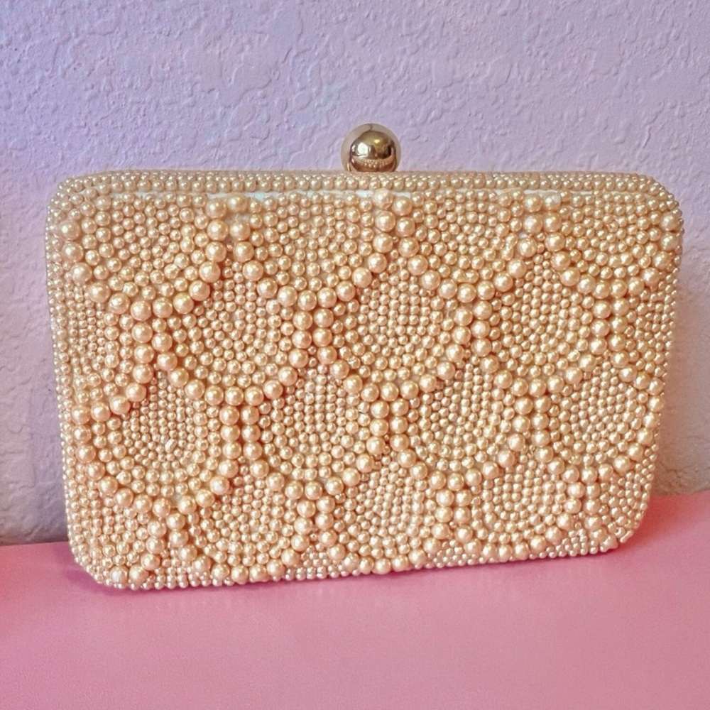 Gold Scallop Pearl Clutch Purse with Detachable Chain